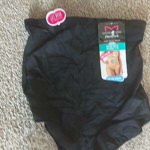 Maidenform sculpting underwear